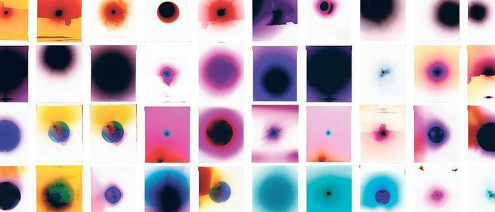 Dem dänischen Fotografen Nicolai Howalt gelang es, die Ultraviolett-Strahlen des Sonnenlichts einzufangen. Seine Serie „Light Break“ ist bei C/0 Berlin zu sehen.