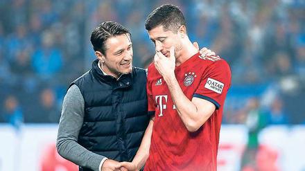 Robert Lewandowski (r.) bekam von Niko Kovac zuletzt gegen Augsburg eine Pause.
