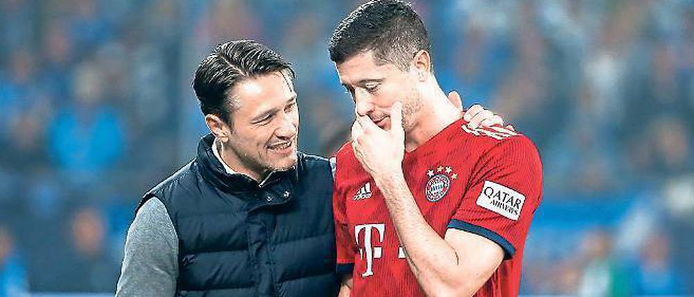 Robert Lewandowski (r.) bekam von Niko Kovac zuletzt gegen Augsburg eine Pause. 