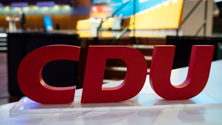 CDU und CSU sind mit 43,2 Prozent Zustimmung aktuell die beliebtesten Parteien unter den Menschen mit Migrationshintergrund.