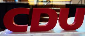 CDU und CSU sind mit 43,2 Prozent Zustimmung aktuell die beliebtesten Parteien unter den Menschen mit Migrationshintergrund.