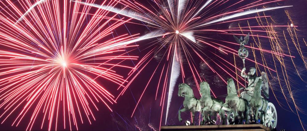 Anlässe, es krachen zu lassen, gibt es in Berlin oft, zum Beispiel die Silvesternacht. Es soll aber noch ein hochoffizieller Feiertag hinzu kommen, denn im Vergleich zu anderen Bundesländern hat Berlin eher wenige Feiertage.