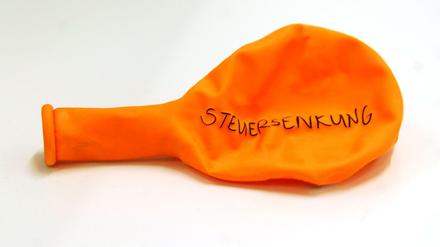 Die Wirtschaftsforscher sprachen sich auch für eine "Senkung der Abgabenlast" aus.