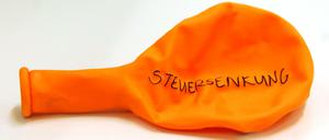 Die Wirtschaftsforscher sprachen sich auch für eine "Senkung der Abgabenlast" aus.