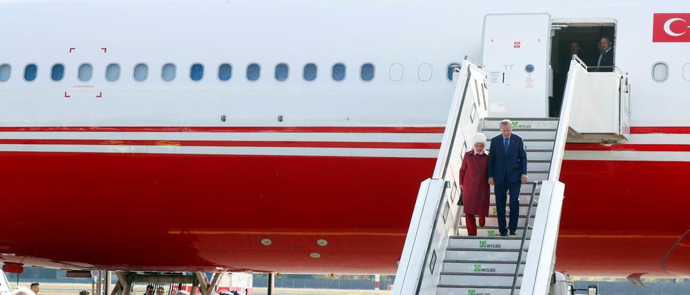 Der türkische Präsident Recep Tayyip Erdogan ist am Donnerstag mit seiner Frau Emine in Berlin eingetroffen. 