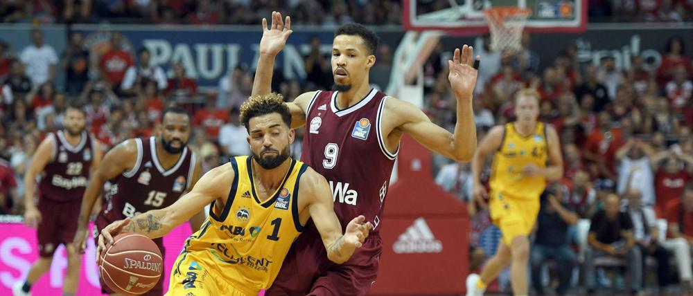 Joshiko Saibou (links) spielte schon in den Play-offs mir Fußproblemen.
