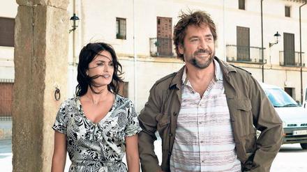 Laura (Penélope Cruz) und ihre Jugendliebe Paco (Javier Bardem) sehen sich nach Jahren wieder. 