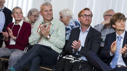 Um den richtigen Weg zu einem gesunden Altern lieferten sich unter anderem Sven Voelpel von der Jakobs Universität Bremen (ganz rechts) und Raimund Geene von der Berlin School of Public Health (Mitte) eine lebhafte Diskussion auf dem Tagesspiegel-Fachforum "Gesundheit".