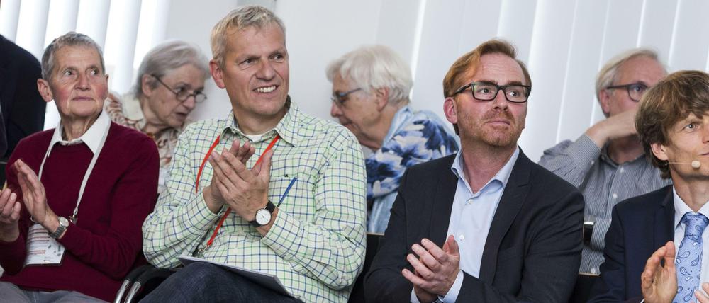 Um den richtigen Weg zu einem gesunden Altern lieferten sich unter anderem Sven Voelpel von der Jakobs Universität Bremen (ganz rechts) und Raimund Geene von der Berlin School of Public Health (Mitte) eine lebhafte Diskussion auf dem Tagesspiegel-Fachforum "Gesundheit".
