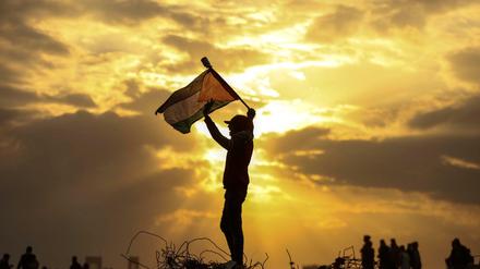 Ein palästinensischer Demonstrant demonstriert im Dezember 2017 gegen die Entscheidung der USA, die Botschaft nach Jerusalem zu verlegen.