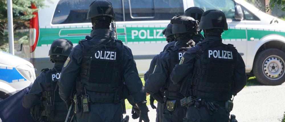 Polizisten des SEK Sachsen bei einem Einsatz.