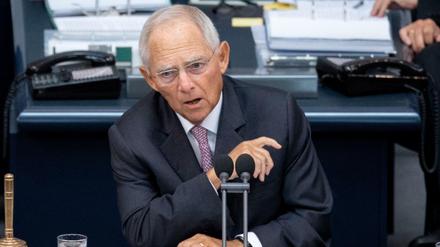 Wolfgang Schäuble will den Fokus auf Integration statt auf Abschiebungen lenken. Unsere Kolumnistin kritisiert das.