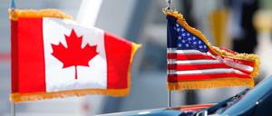 Einigung bei Nafta: Flaggen der USA und Kanadas