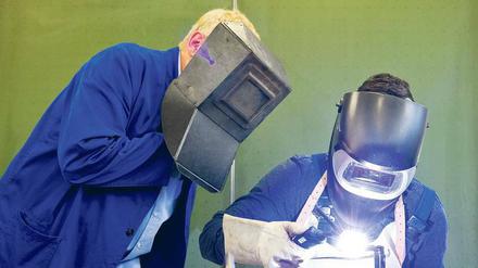 In Metall- und Elektrotechnik ist der Mangel an Studienbewerbern für das Berufsschullehramt besonders gravierend. 