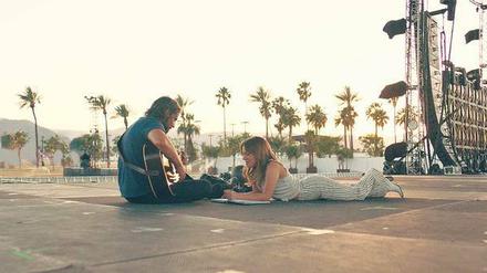 California Dreaming. Ally (Lady Gaga) arbeitet mit Jackson (Bradley Cooper) an ihrer Karriere als Popstar. 