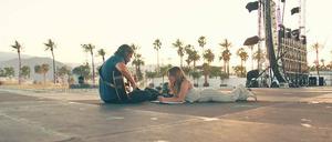 California Dreaming. Ally (Lady Gaga) arbeitet mit Jackson (Bradley Cooper) an ihrer Karriere als Popstar. 