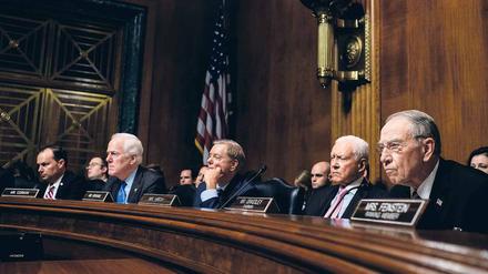 Angst vor dem Kontrollverlust. Von links: Die Senatoren Mike Lee, John Cornyn, Lindsey Graham, Orrin Hatch und Chuck Grassley bei der Anhörung von Christine Blasey Ford in Washington. 