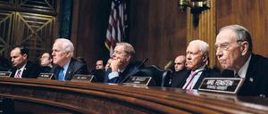 Angst vor dem Kontrollverlust. Von links: Die Senatoren Mike Lee, John Cornyn, Lindsey Graham, Orrin Hatch und Chuck Grassley bei der Anhörung von Christine Blasey Ford in Washington. 