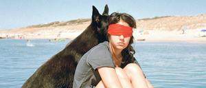 Ava (Noée Abita) und ihr Hund Lupo