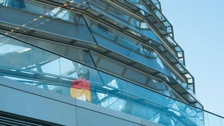 Erhöhte Sicherheitsvorkehrungen in Mitte während des Erdogan-Besuchs - auch am Bundestag.