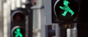 Füssgängerüberweg, Grünphase, Rotphase, Ampelmännchen Fußgängerampel Berlin-Mitte. © 
