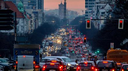 Berufsverkehr in Berlin auf der Ost-West-Achse.