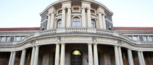 Portal des historischen Hauptgebäudes der Universität Hamburg.
