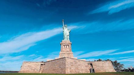 Hoffnungsversprechen. Die Freiheitsstatue begrüßt alle Neuankömmlinge im Hafen von New York. 