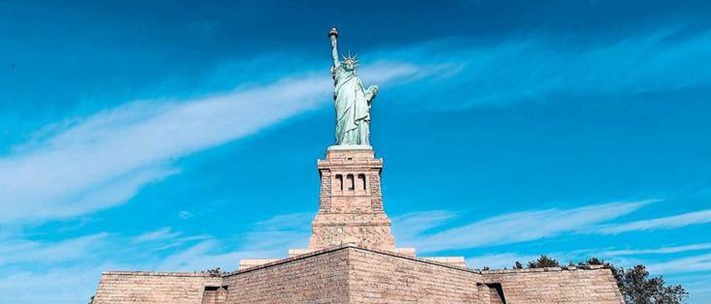 Hoffnungsversprechen. Die Freiheitsstatue begrüßt alle Neuankömmlinge im Hafen von New York. 