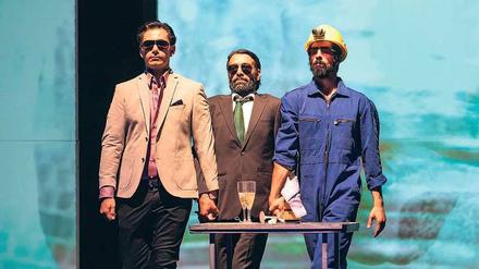 Undurchsichtig. Saad Al Ghefari als Firas, Ramzi Choukair als Amr und Mustafa Kur als Ahmad (v.l.) 
