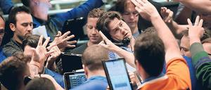 Steigende Zinsen machen Anleger nervös – wie hier an der Börse in Chicago am 26. September. Minuten zuvor hatte die US-Notenbank Fed ihren jüngsten Zinsschritt verkündet. 