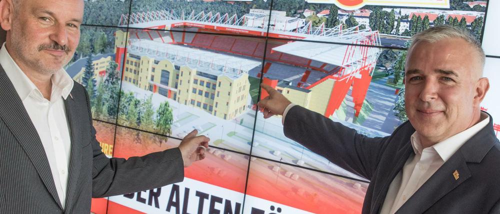 Visionär. Unions Dirk Zingler (r.) macht sich so seine Gedanken über die Zukunft des deutschen Fußballs.