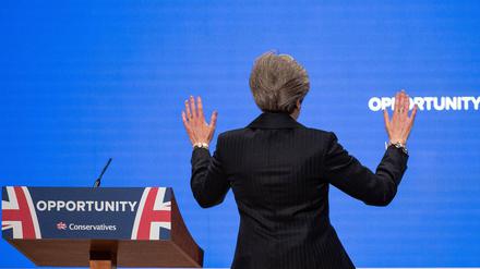 Theresa May beschwor ihre Partei, mit ihren Brexit-Forderungen nicht zu überziehen.