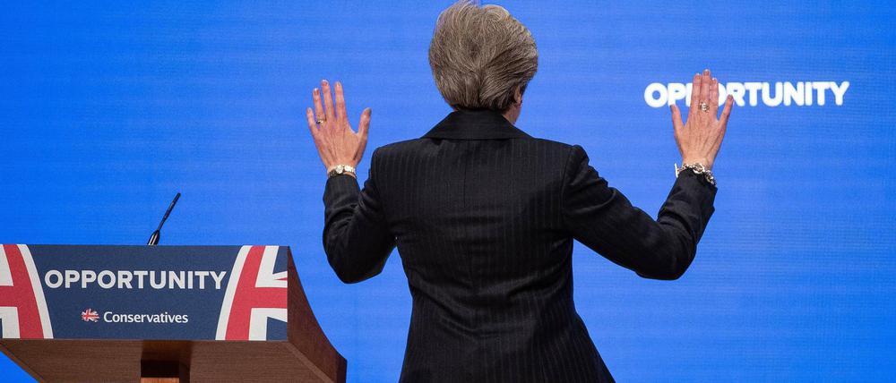 Theresa May beschwor ihre Partei, mit ihren Brexit-Forderungen nicht zu überziehen.