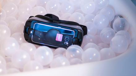 Bianca Kennedys Installation "VR all in this together" (2018) im Literaturhaus.