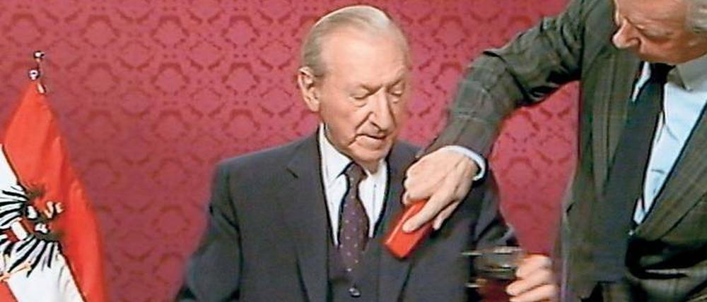 Saubere Weste. Kurt Waldheim (1918–2007) war von 1986 bis 1992 Bundespräsident Österreichs.
