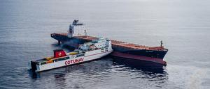 Ein tunesisches (r-l) und ein zypriotisches Containerschiff sind kurz vor Korsika kollidiert.