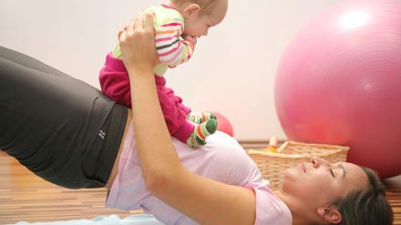 Die innere Mitte finden. Wenn Frauen nach der Geburt zum Yoga kommen, dann geht es um mehr als bloß um Fitness.