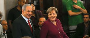 Benjamin Netanjahu, Premierminister von Israel, und Bundeskanzlerin Angela Merkel (CDU) kommen am Donnerstag gemeinsam zu einer Pressekonferenz in Jerusalem.