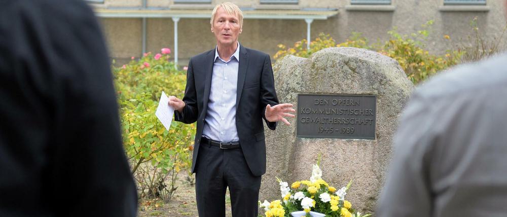 Hubertus Knabe, langjähriger Direktor der Stasigefängnis-Gedenkstätte Berlin-Hohenschönhausen, soll gehen.