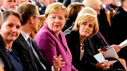 Lasst uns zusammenhalten! Dieser Gedanke zieht sich durch alle Reden beim Tage der Deutschen Einheit.