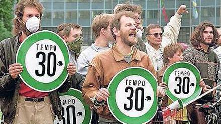 Die AL mit Verkehrspolitiker Michael Cramer (Mitte) kämpfte schon in den 80ern für eine Mobilitätswende.