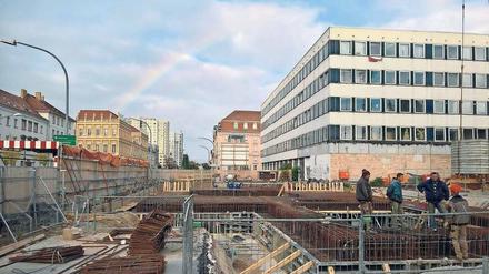 Noch nichts zu sehen. Die Bodenplatte des Garnisonkirchturms wird in zwei Schritten gegossen. 