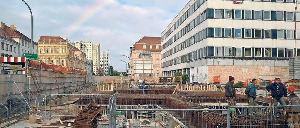 Noch nichts zu sehen. Die Bodenplatte des Garnisonkirchturms wird in zwei Schritten gegossen. 