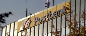 Das Postgiroamt in Berlin-Kreuzberg am U-Bahnhof Möckernbrücke.