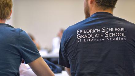 An der Friedrich-Schlegel-Graduiertenschule durchlaufen die Promovendinnen und Promovenden ein strukturiertes Promotionsprogramm.