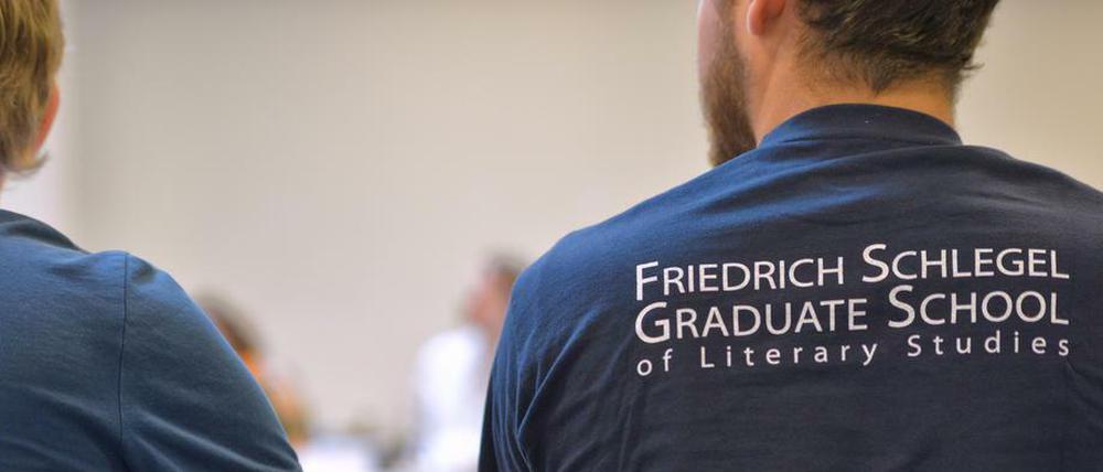An der Friedrich-Schlegel-Graduiertenschule durchlaufen die Promovendinnen und Promovenden ein strukturiertes Promotionsprogramm.