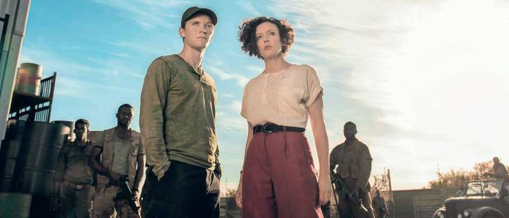 Pleite. Martin (Jonas Nay) und Lenora Rauch (Maria Schrader) wollten im angolanischen Bürgerkrieg das ganz große Ding für die Hauptverwaltung Aufklärung drehen. Das geht gründlich schief, jetzt geht es ums eigene Leben. Fot