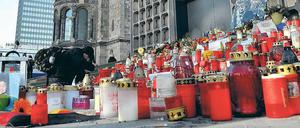Stilles Gedenken. Am 19. Dezember 2016 steuerte der Terrorist Anis Amri einen Lkw in eine Menschenmenge auf dem Weihnachtsmarkt.