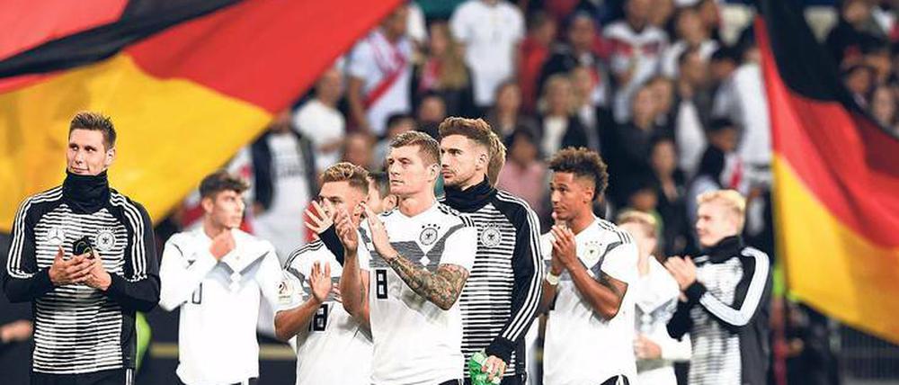 Applaus für die Fans. Auch nach dem Testspiel gegen Peru Anfang September in Sinsheim bedankten sich die Nationalspieler besonders bei den Zuschauern.